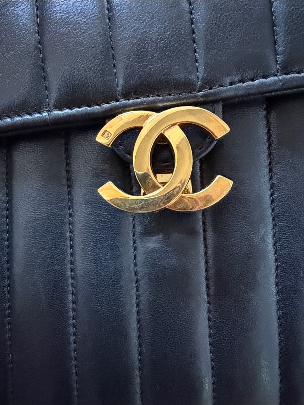 CHANEL vintage vertical top handle - Picture 8 of 15